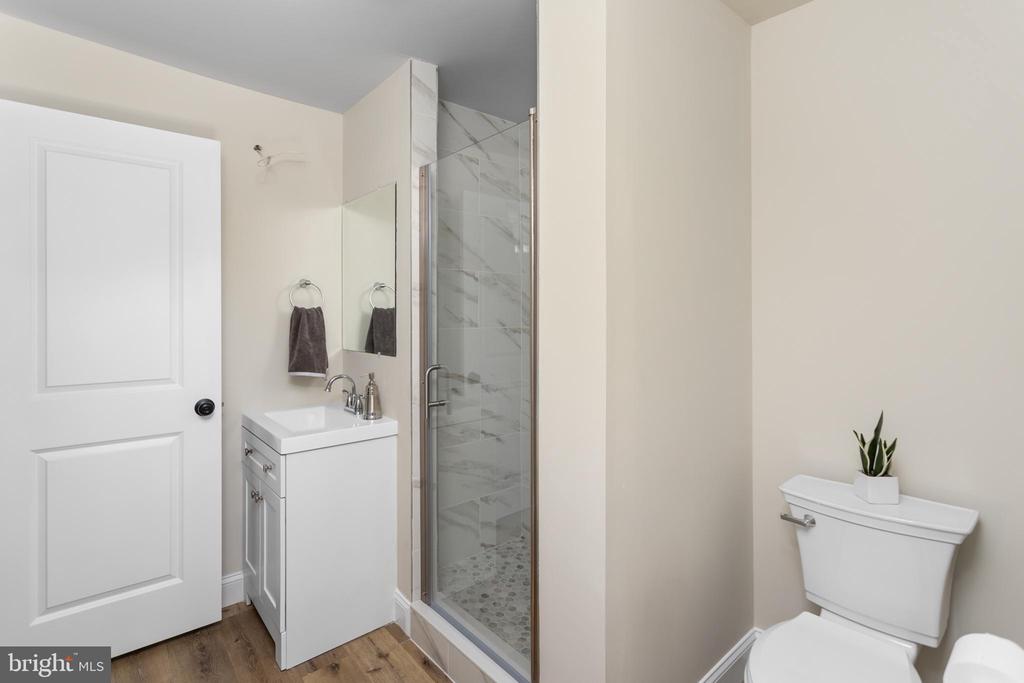 1006 W 3RD STREET W