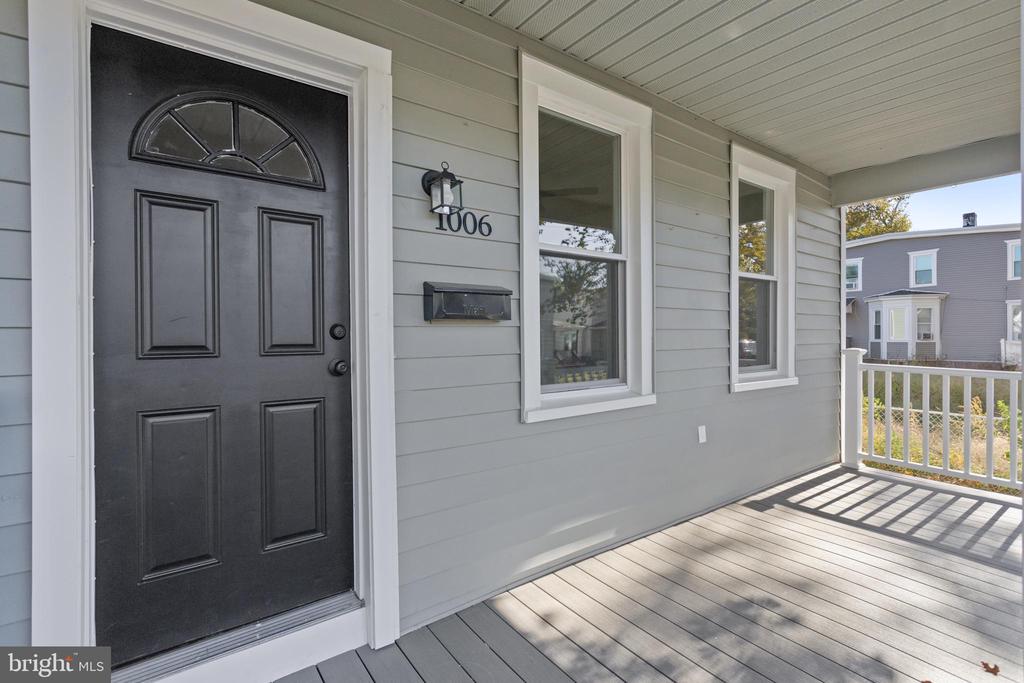 1006 W 3RD STREET W