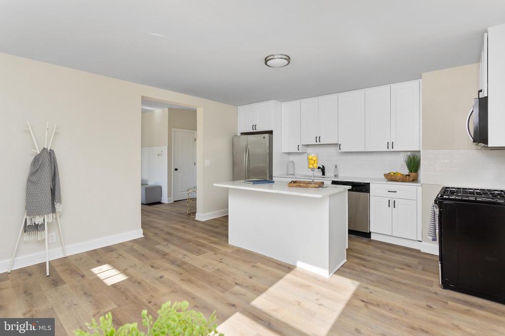 1006 W 3RD STREET W