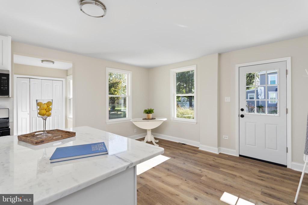 1006 W 3RD STREET W