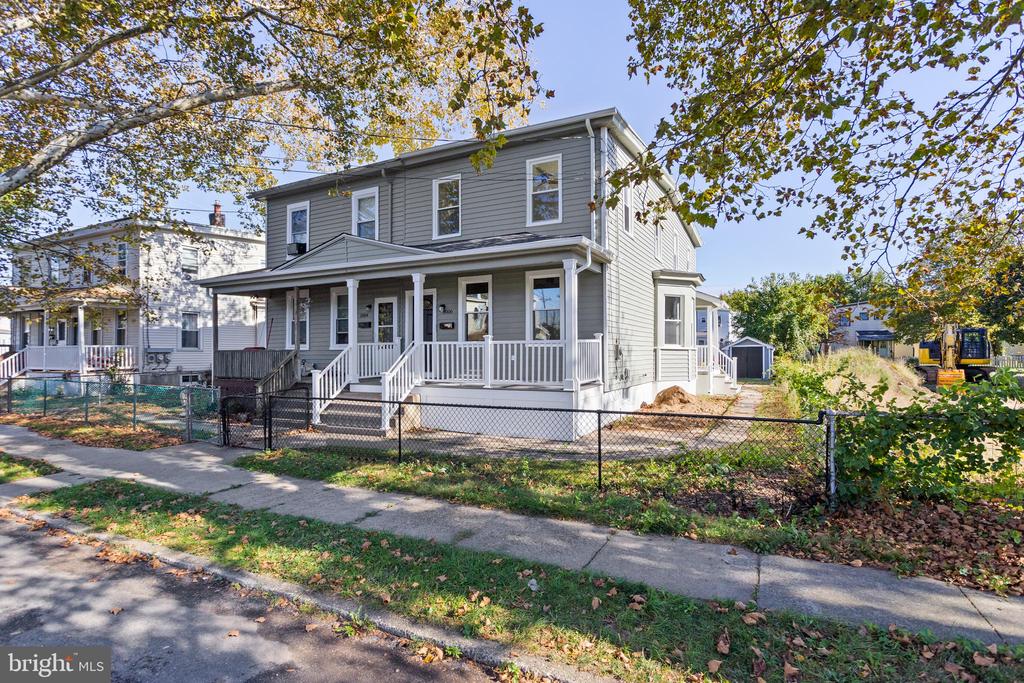 1006 W 3RD STREET W