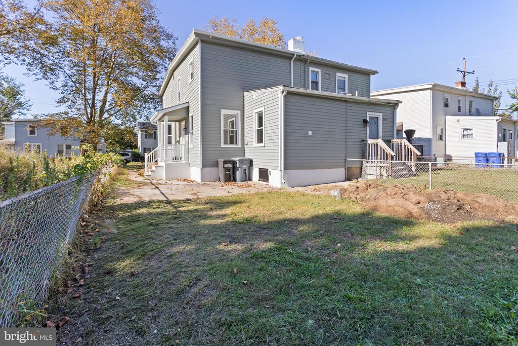 1006 W 3RD STREET W