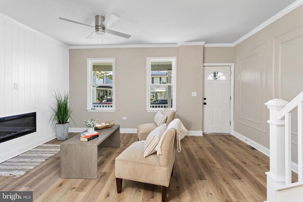 1006 W 3RD STREET W