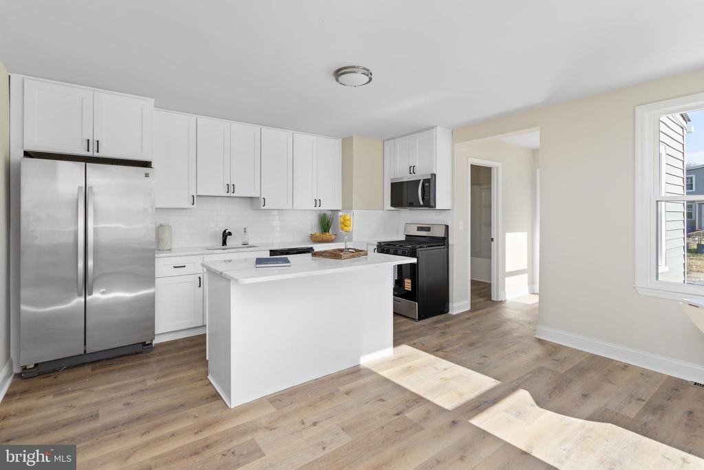 1006 W 3RD STREET W