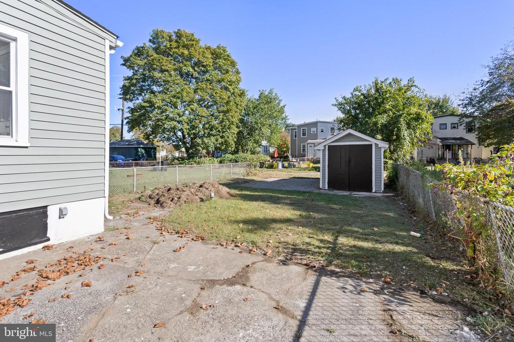 1006 W 3RD STREET W