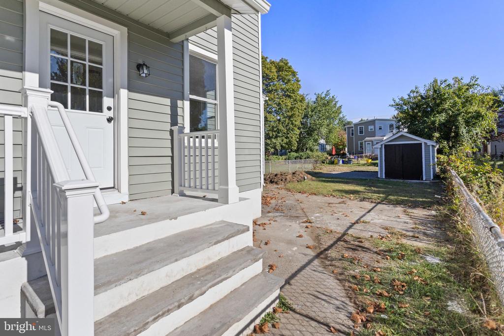 1006 W 3RD STREET W