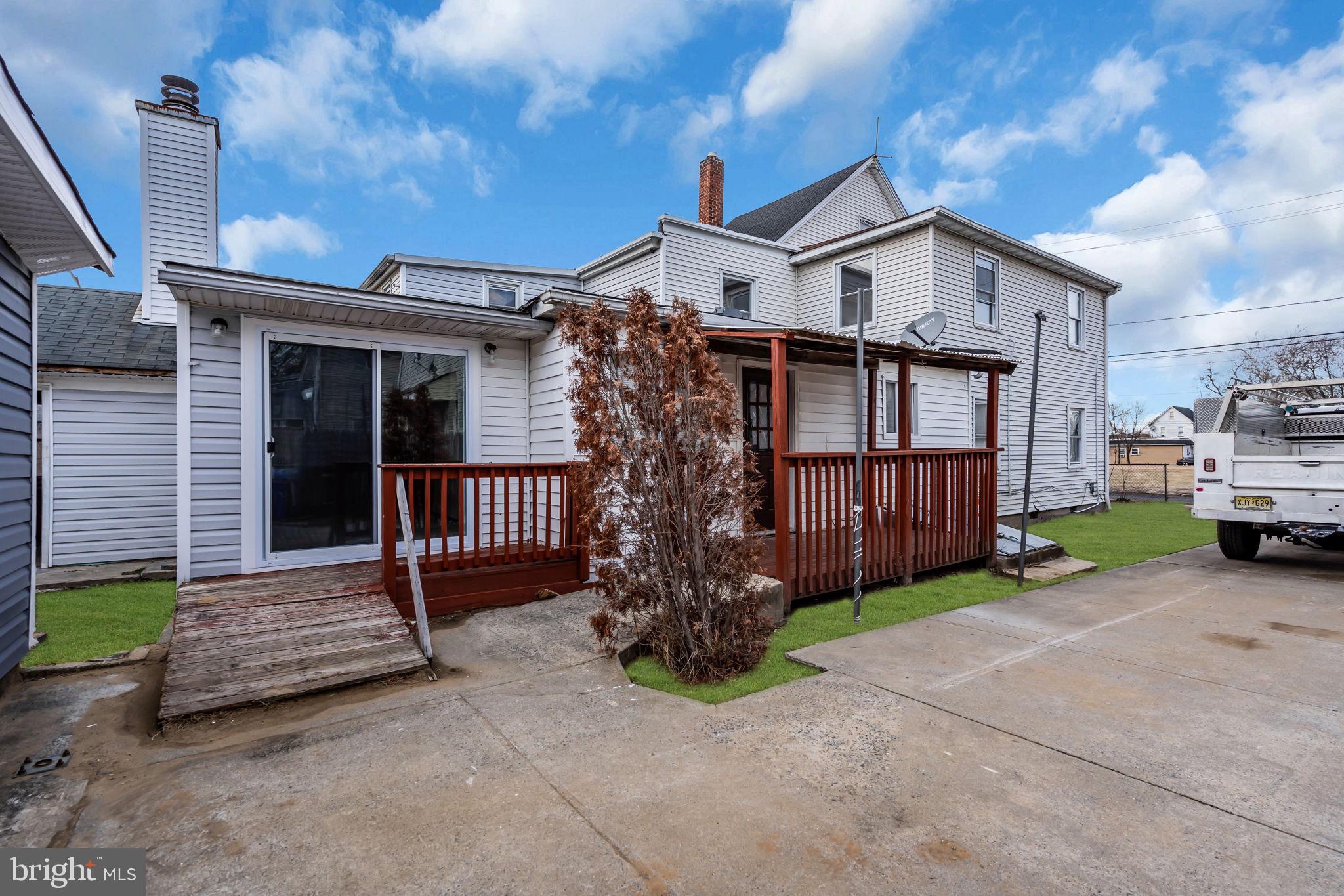 210 KOSSUTH STREET UNIT A