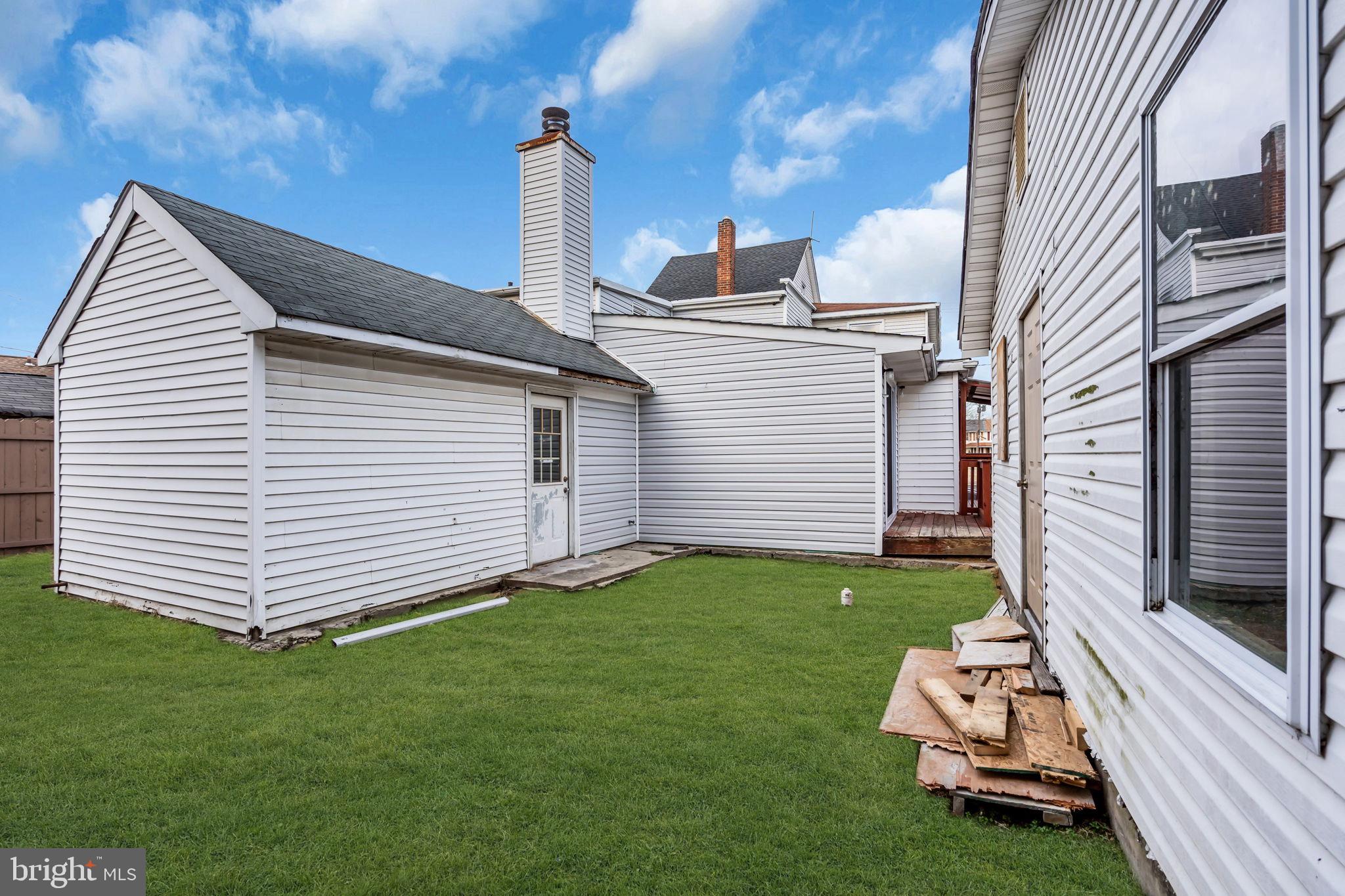 210 KOSSUTH STREET UNIT B