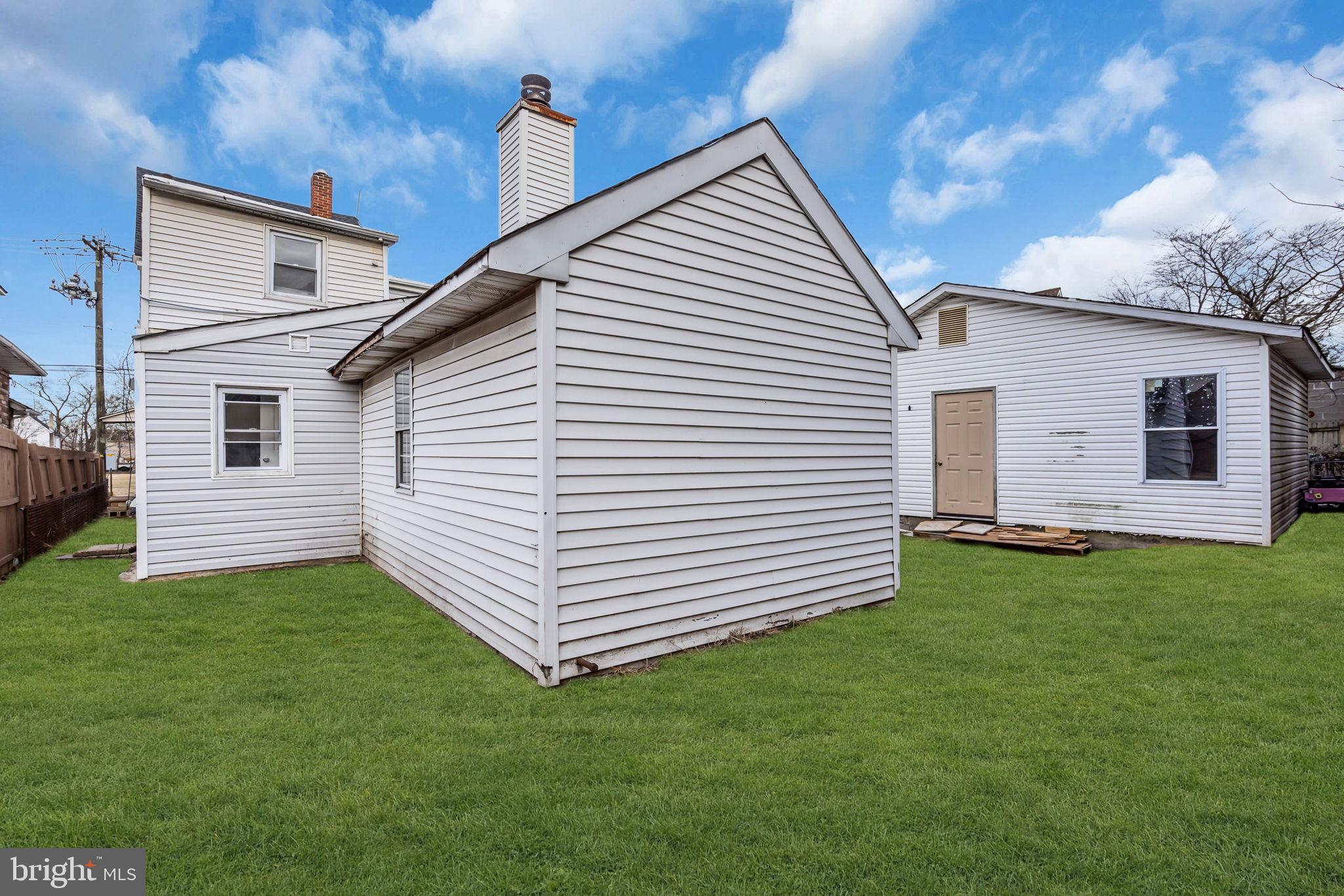 210 KOSSUTH STREET UNIT B