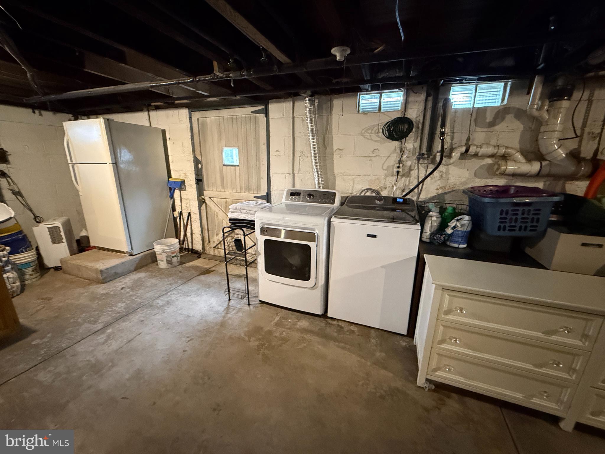 412 LIPPINCOTT AVENUE