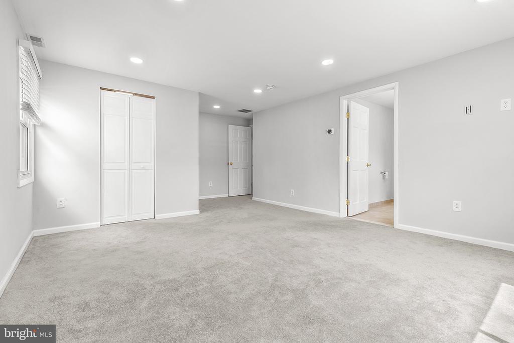 8 HAWKINS LANE