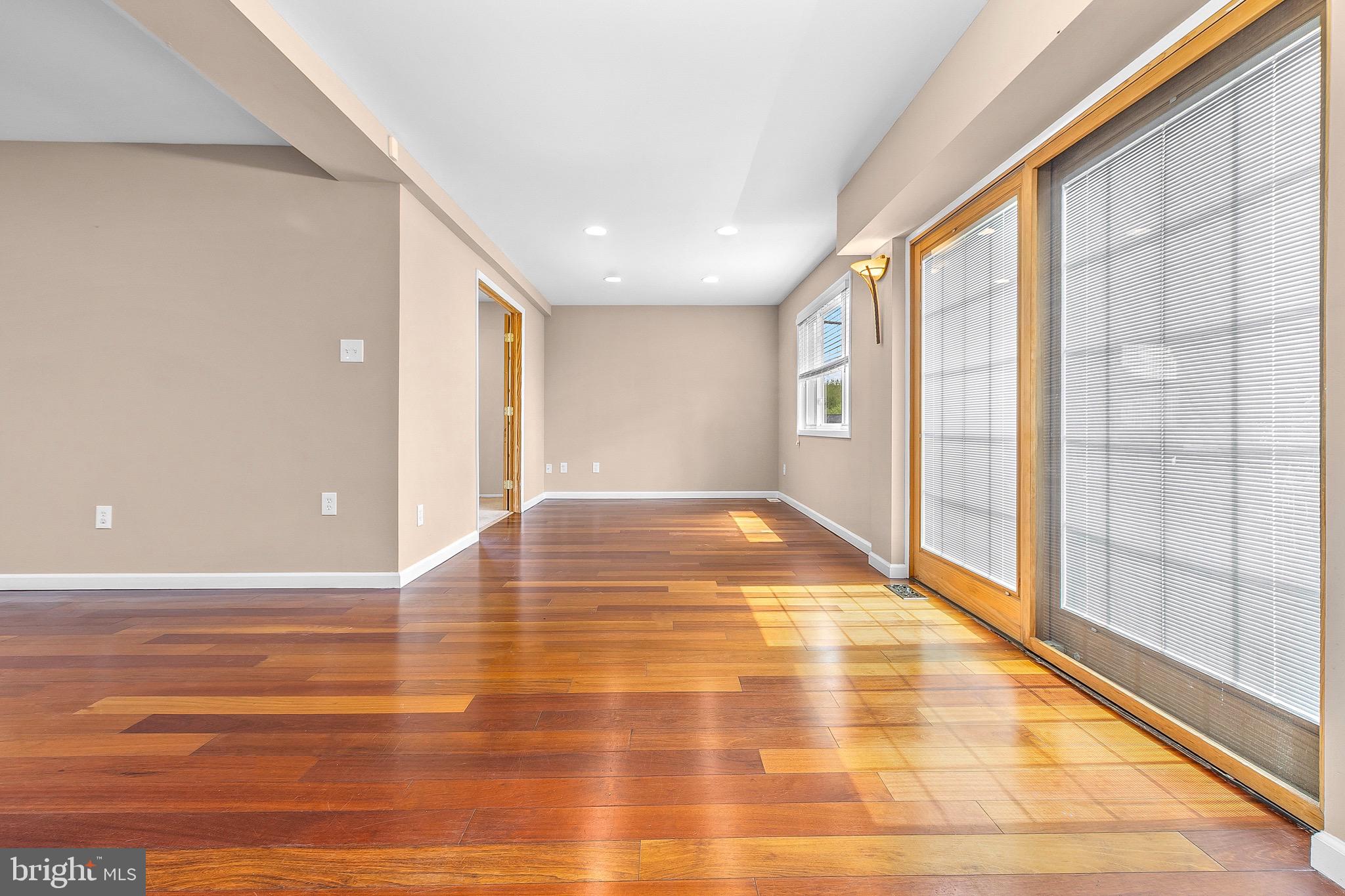 8 HAWKINS LANE