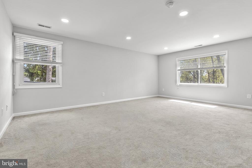 8 HAWKINS LANE