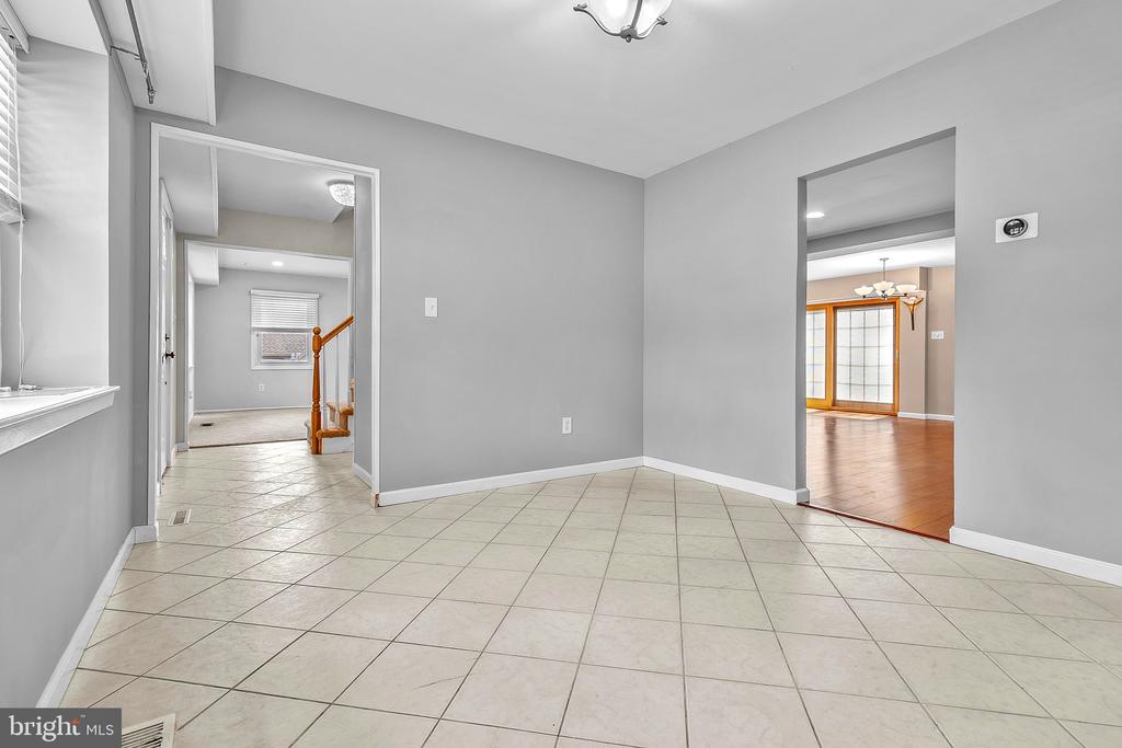 8 HAWKINS LANE