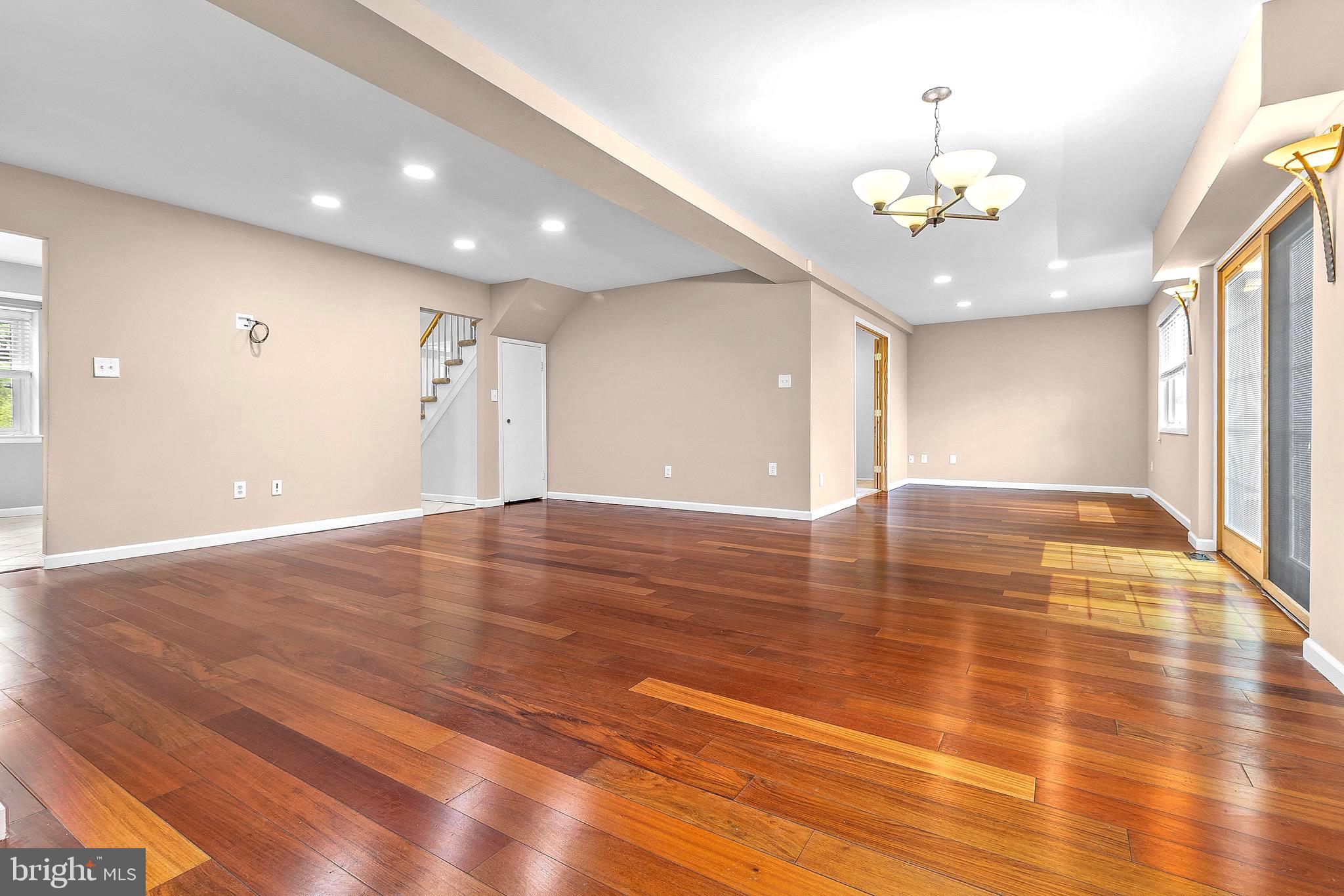 8 HAWKINS LANE