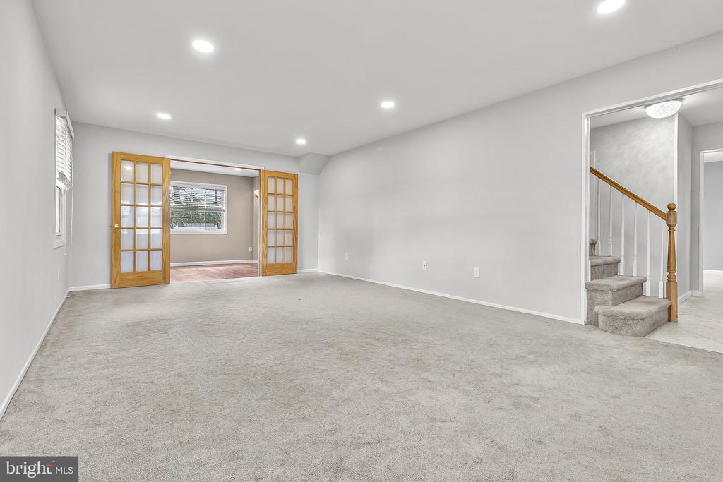 8 HAWKINS LANE