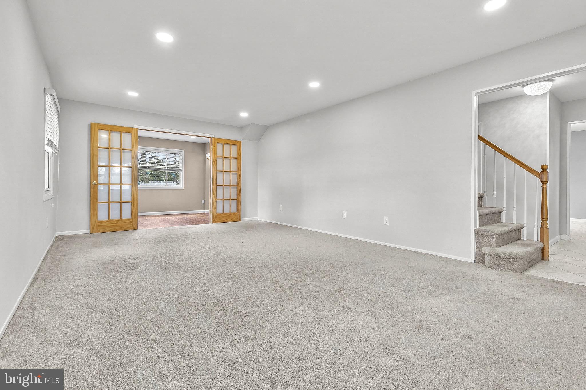 8 HAWKINS LANE