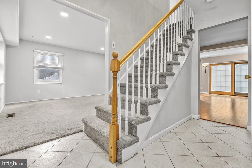 8 HAWKINS LANE