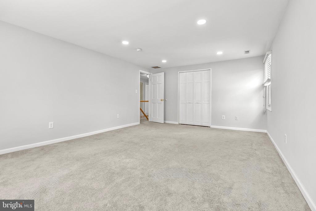 8 HAWKINS LANE