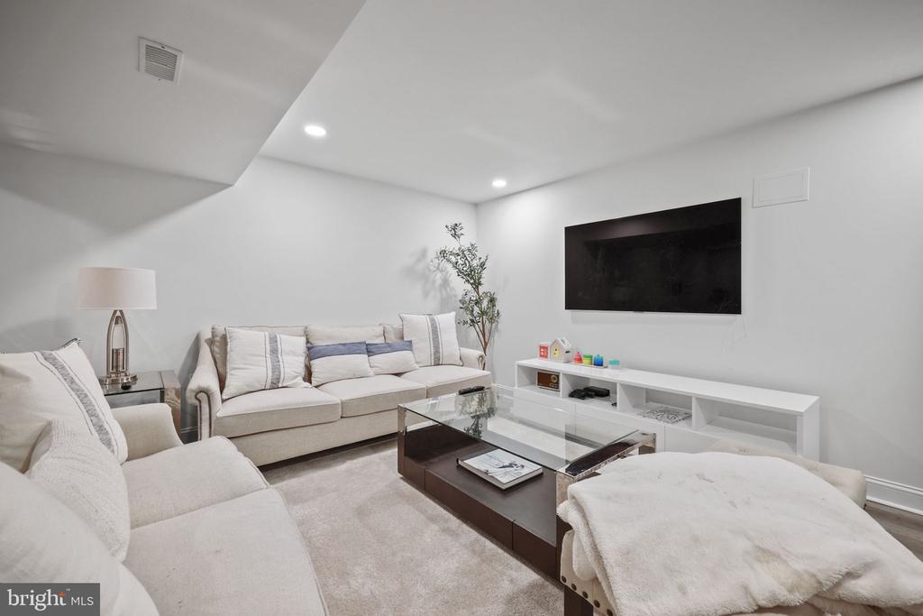 5 ANTRON BROWN WAY