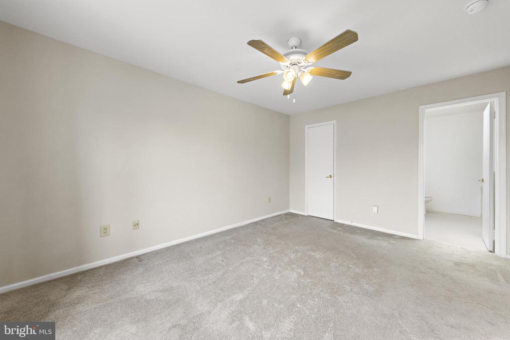 301 LAUREL LANE