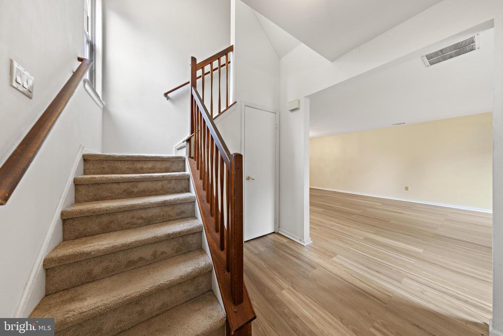 301 LAUREL LANE