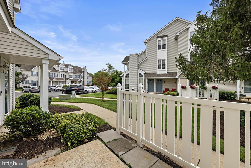 301 LAUREL LANE