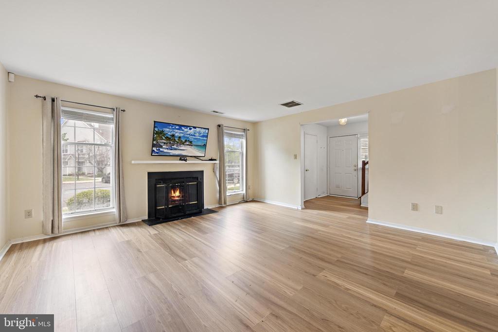 301 LAUREL LANE