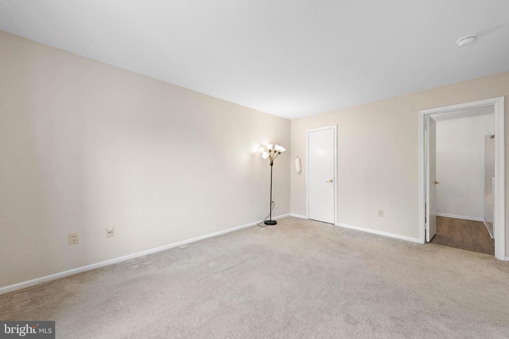 301 LAUREL LANE