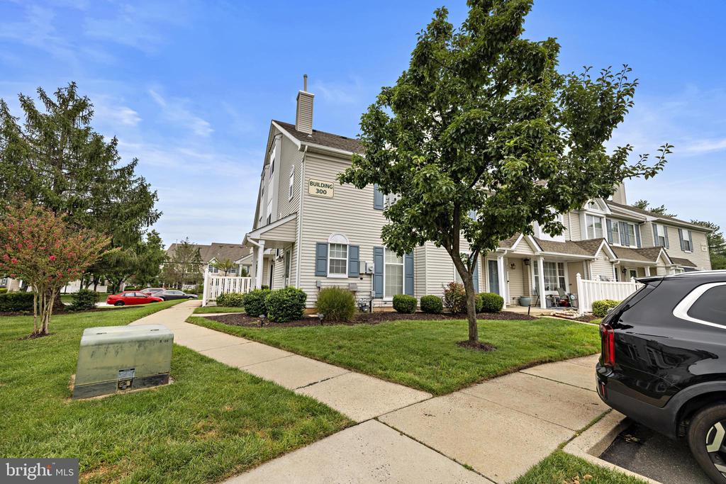 301 LAUREL LANE