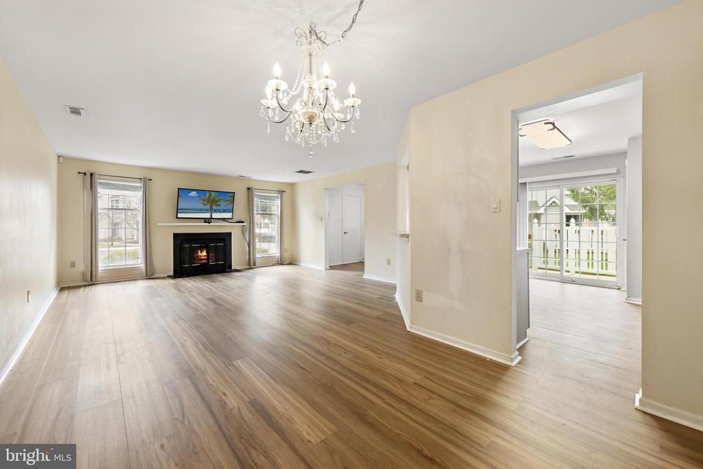 301 LAUREL LANE