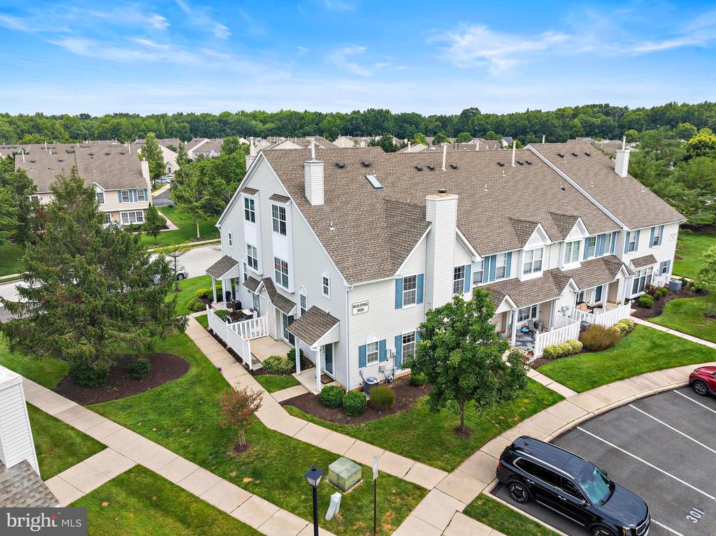 301 LAUREL LANE