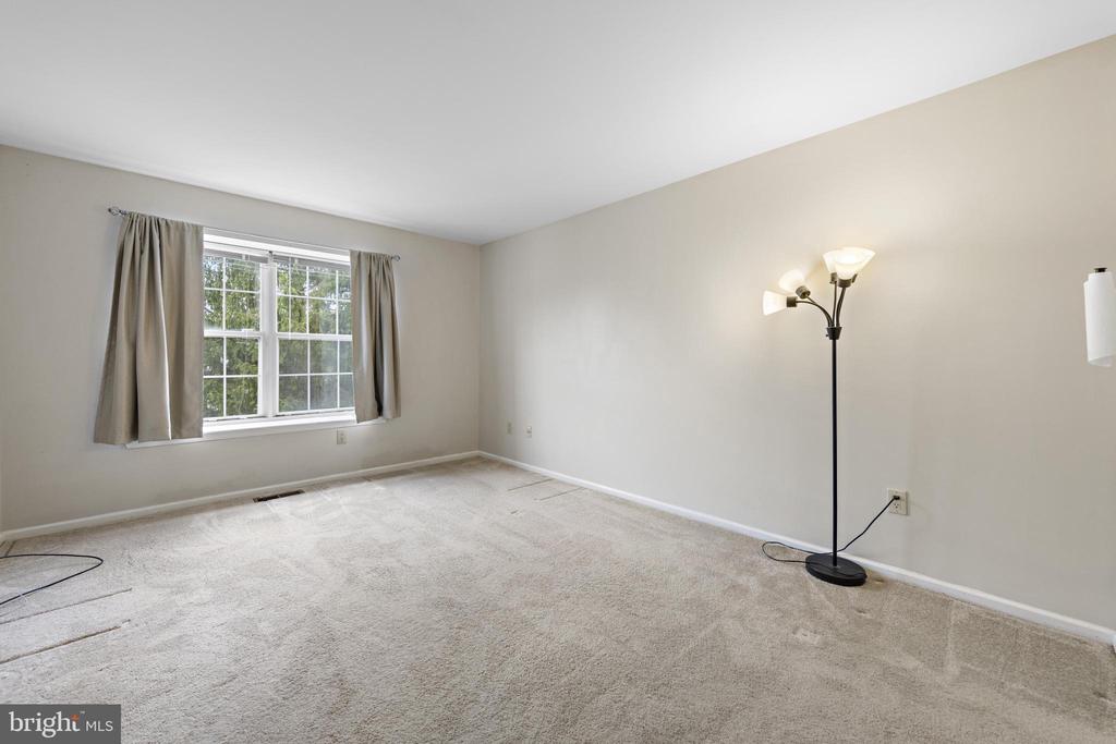 301 LAUREL LANE