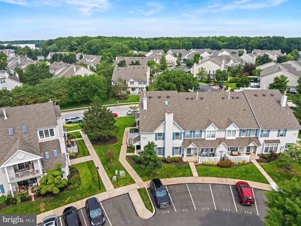 301 LAUREL LANE