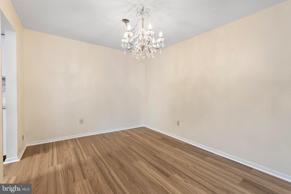 301 LAUREL LANE