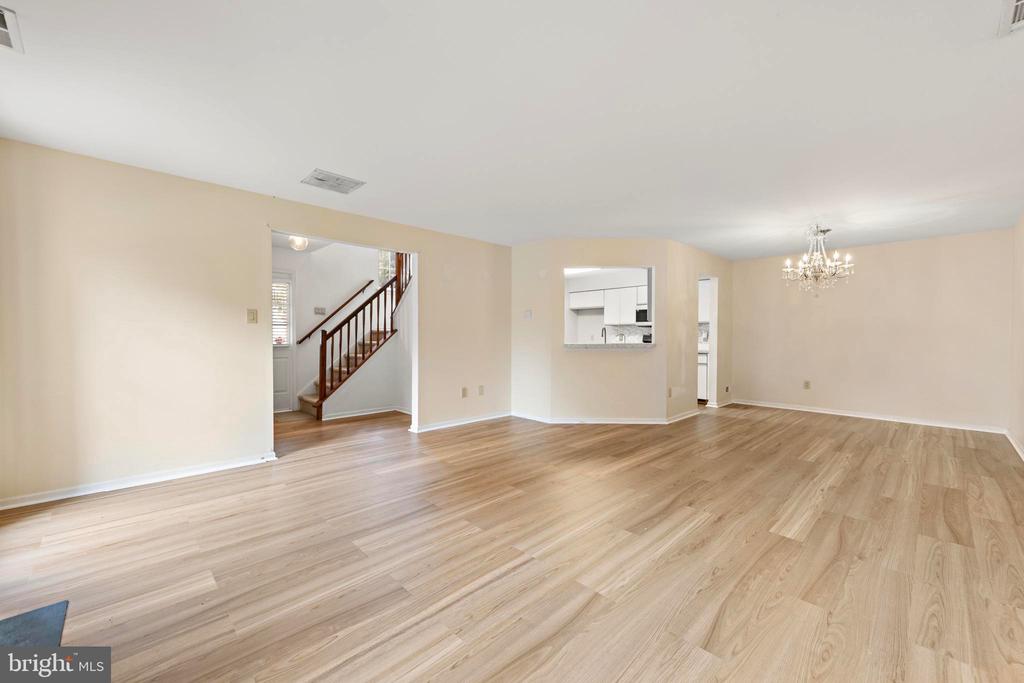 301 LAUREL LANE