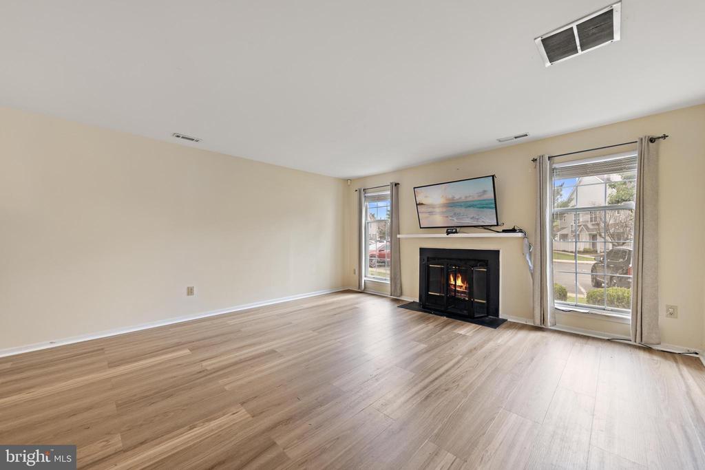 301 LAUREL LANE