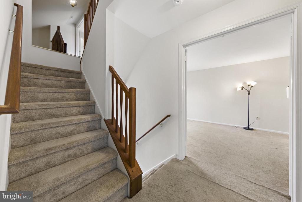 301 LAUREL LANE