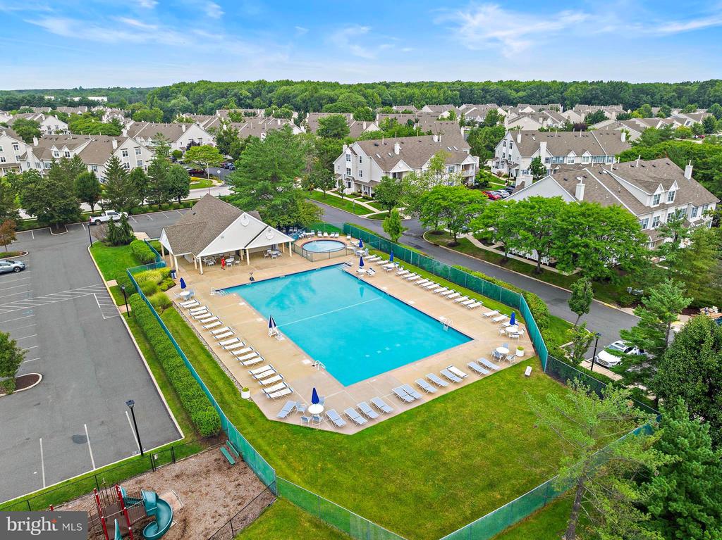 301 LAUREL LANE