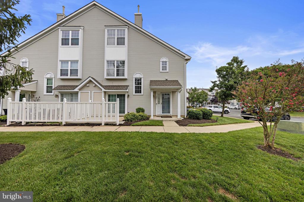 301 LAUREL LANE