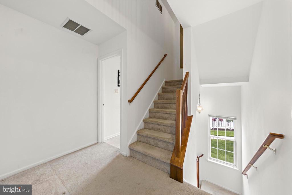 301 LAUREL LANE