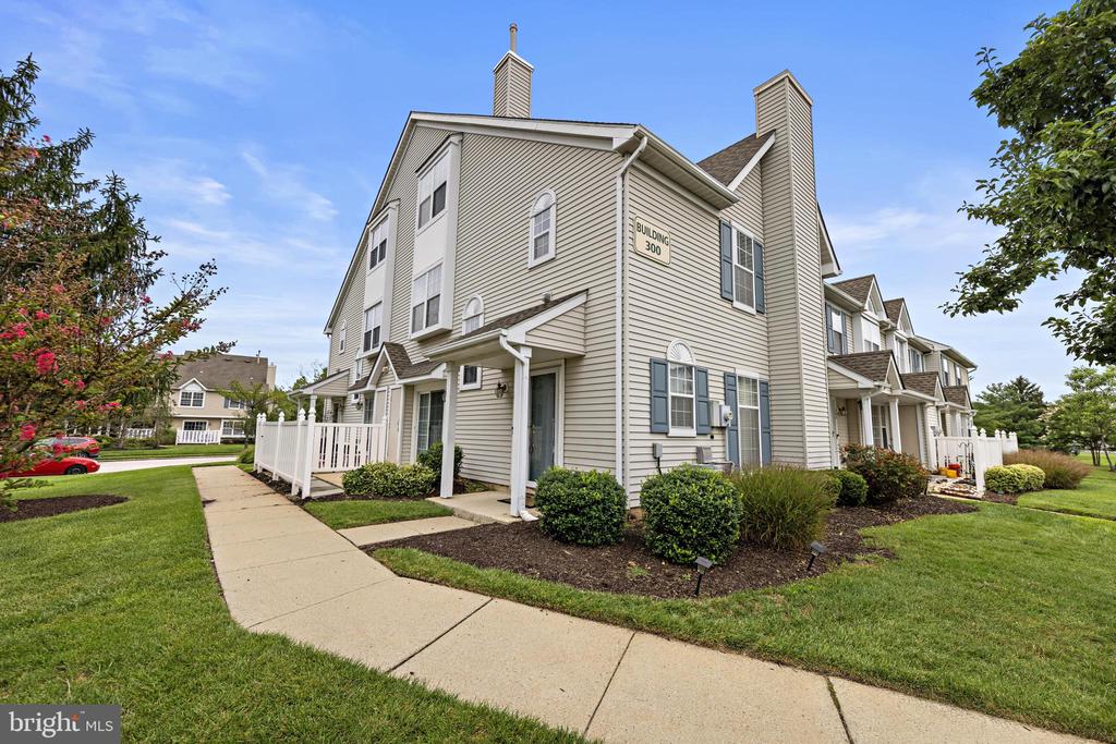 301 LAUREL LANE