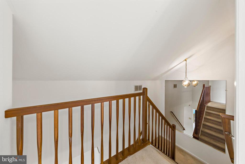 301 LAUREL LANE