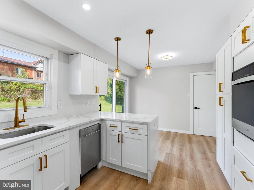 278 TIFFANY LANE