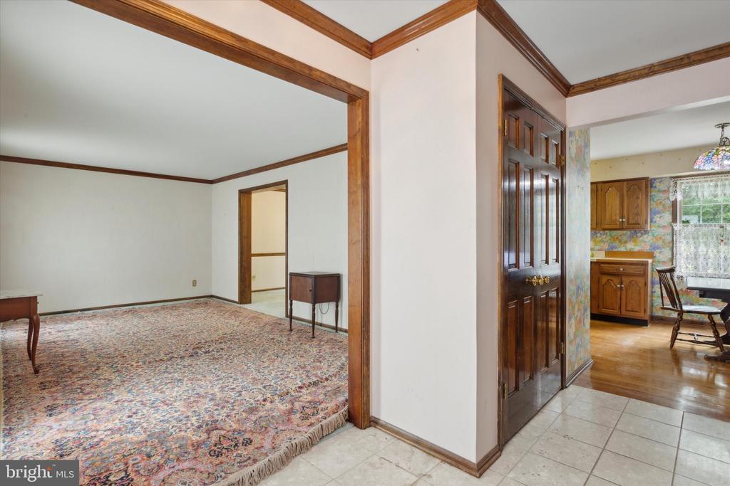 38 Crestwood Ave