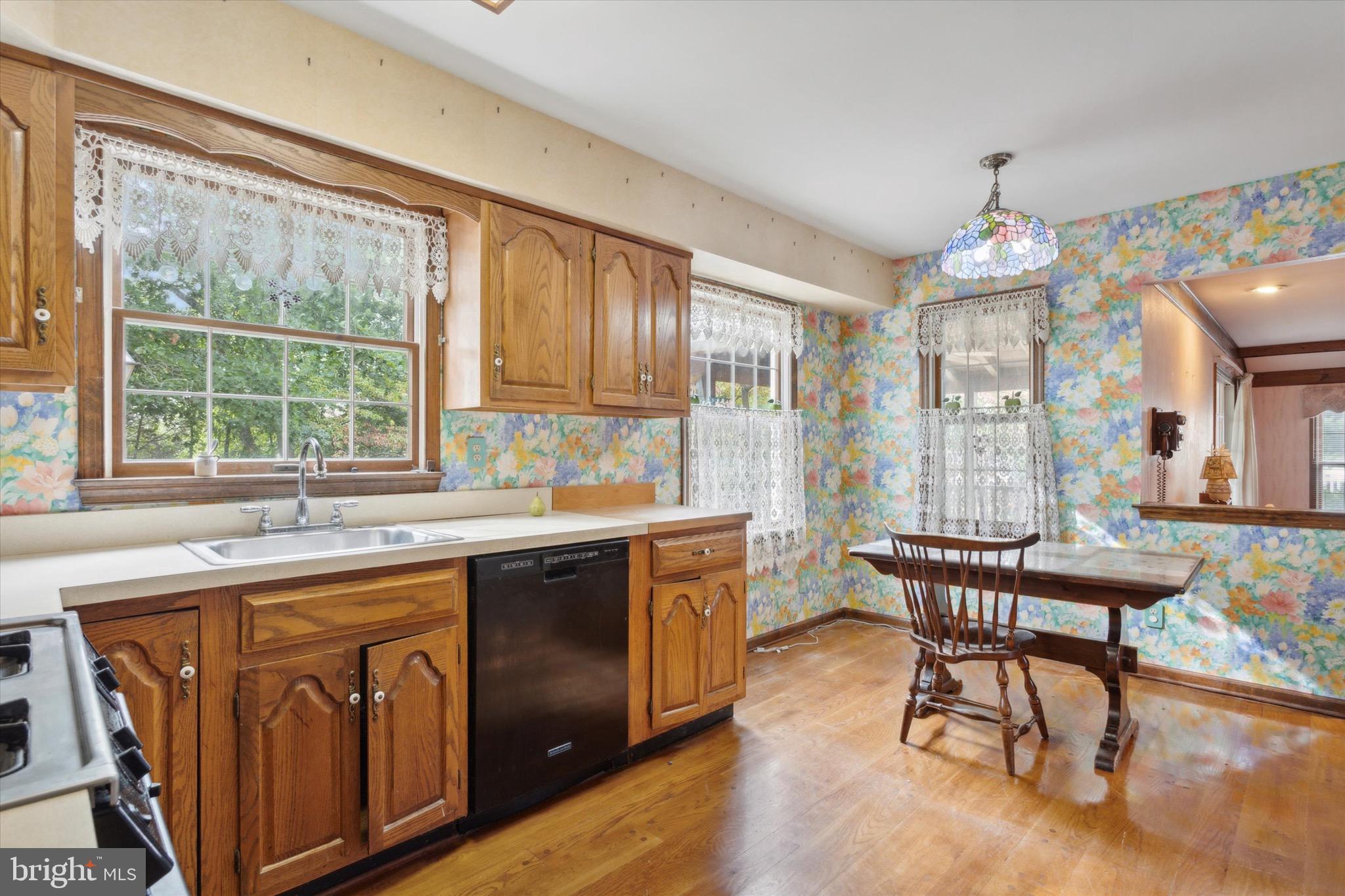 38 Crestwood Ave