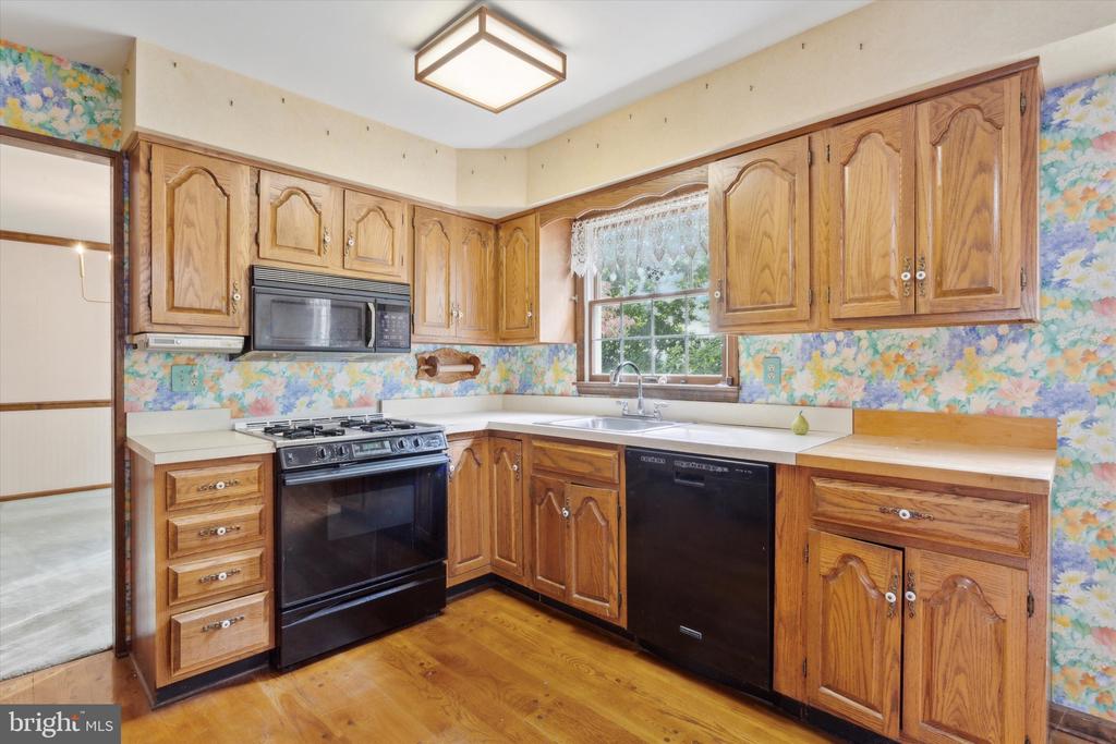 38 Crestwood Ave