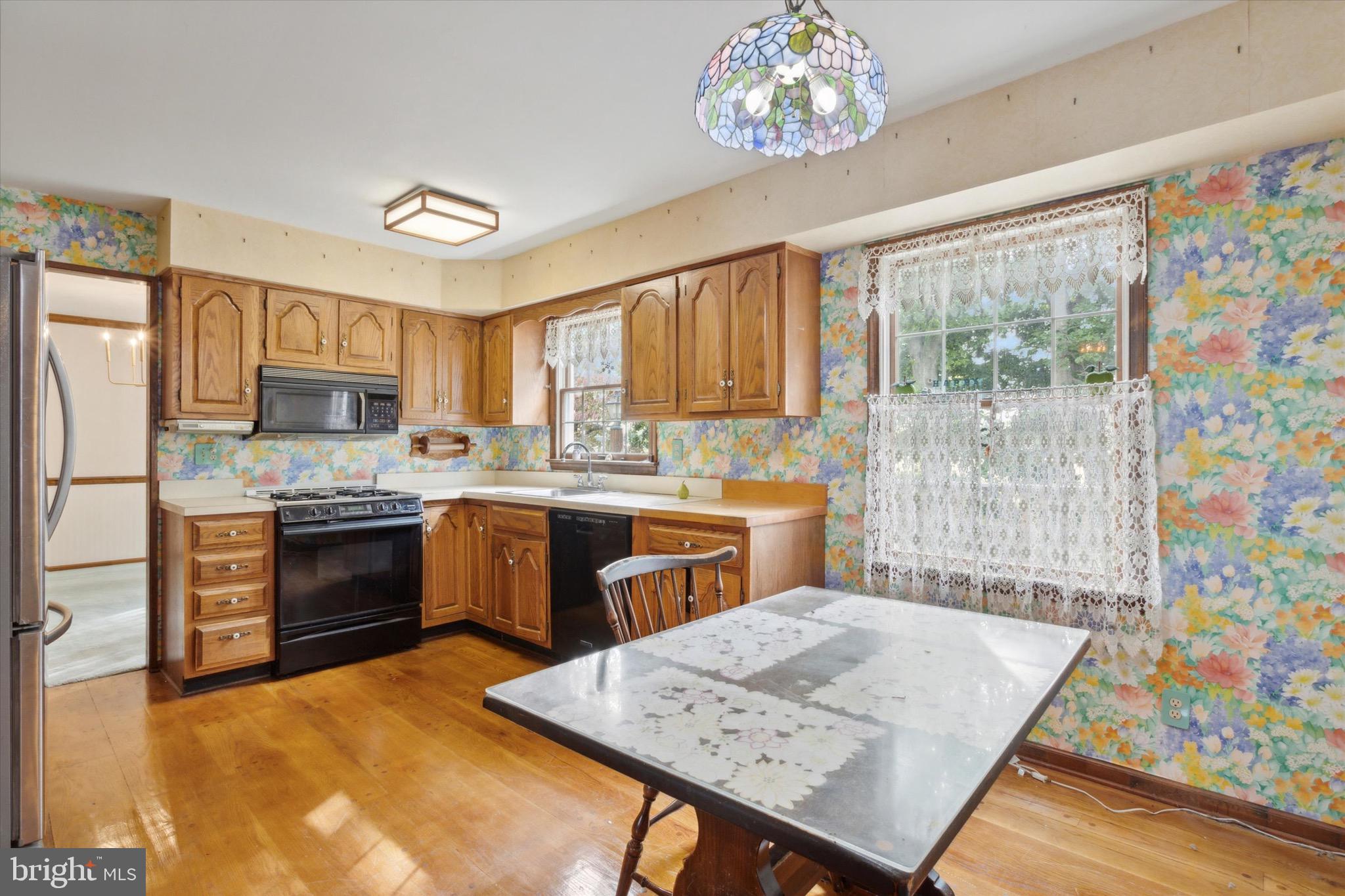 38 Crestwood Ave
