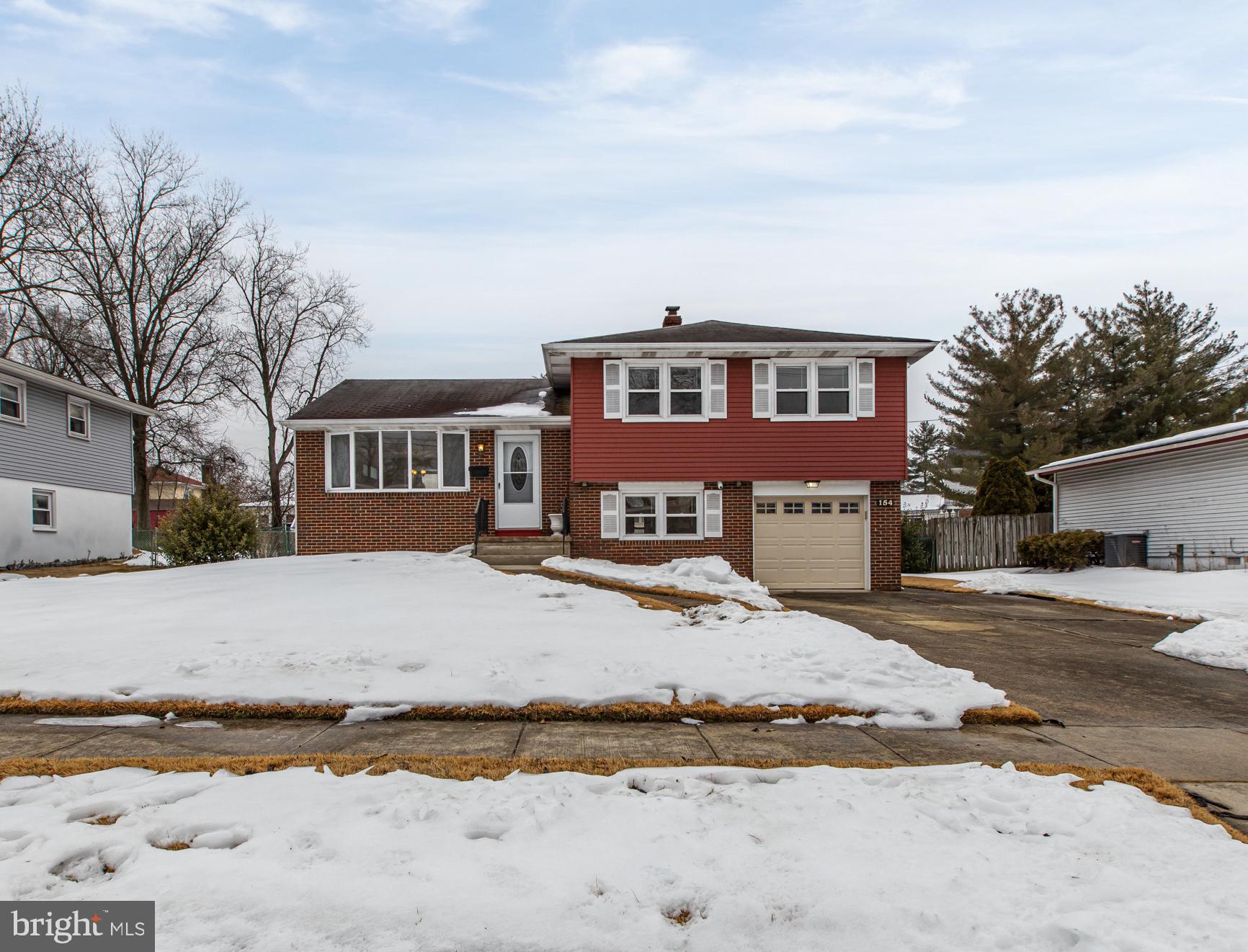 154 E VALLEYBROOK ROAD