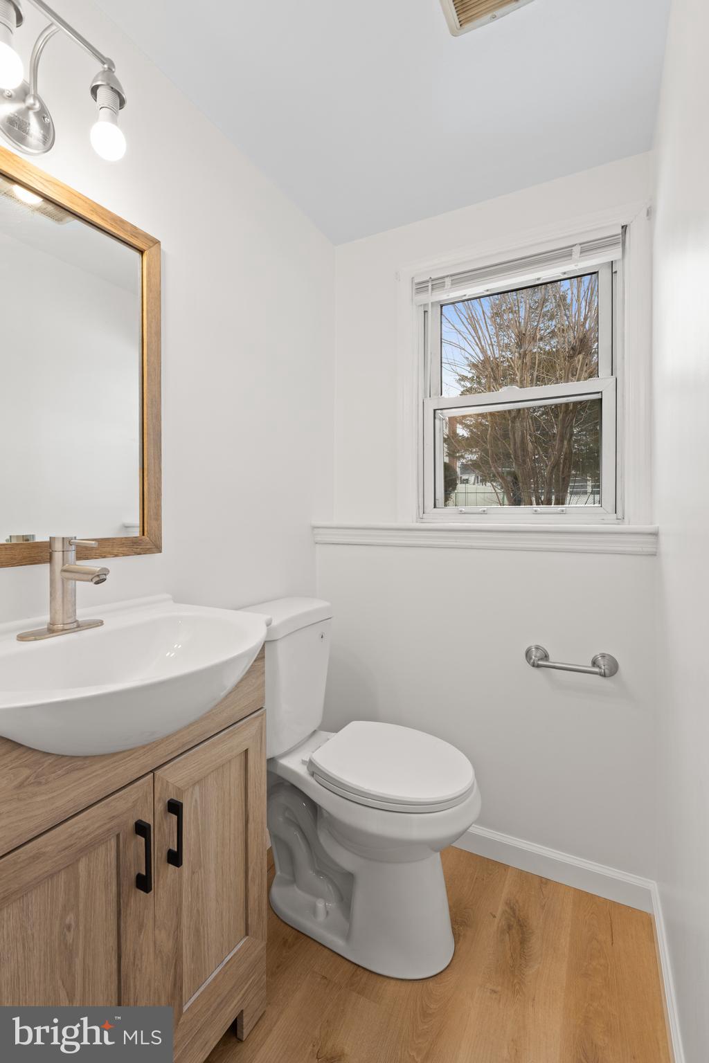 154 E VALLEYBROOK ROAD